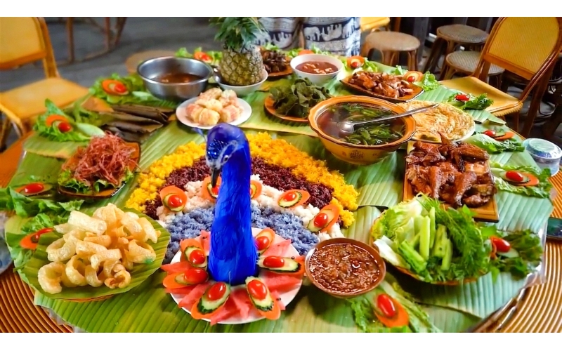 西双版纳品尝美食孔雀宴