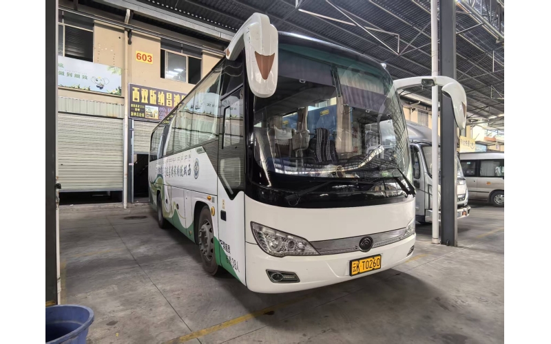 西双版纳旅游客运汽车有限公司  宇通豪华大巴车 电话：13578159270