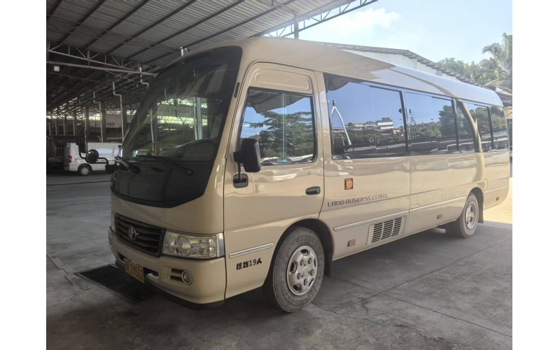 西双版纳旅游车丰田考斯特豪华中巴 核载19人 电话：13988160016